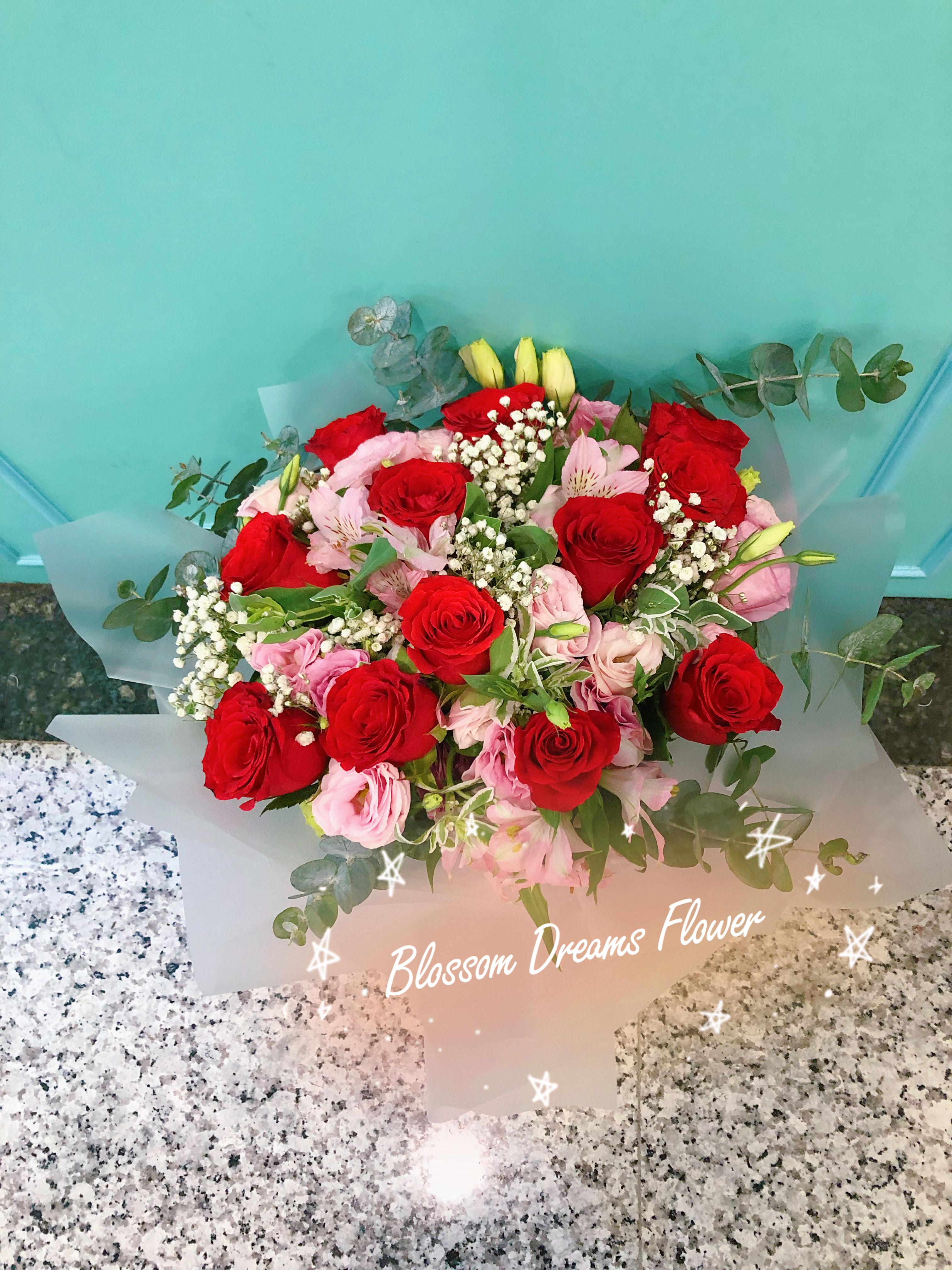 紅玫瑰花束粉桔梗滿天星花束