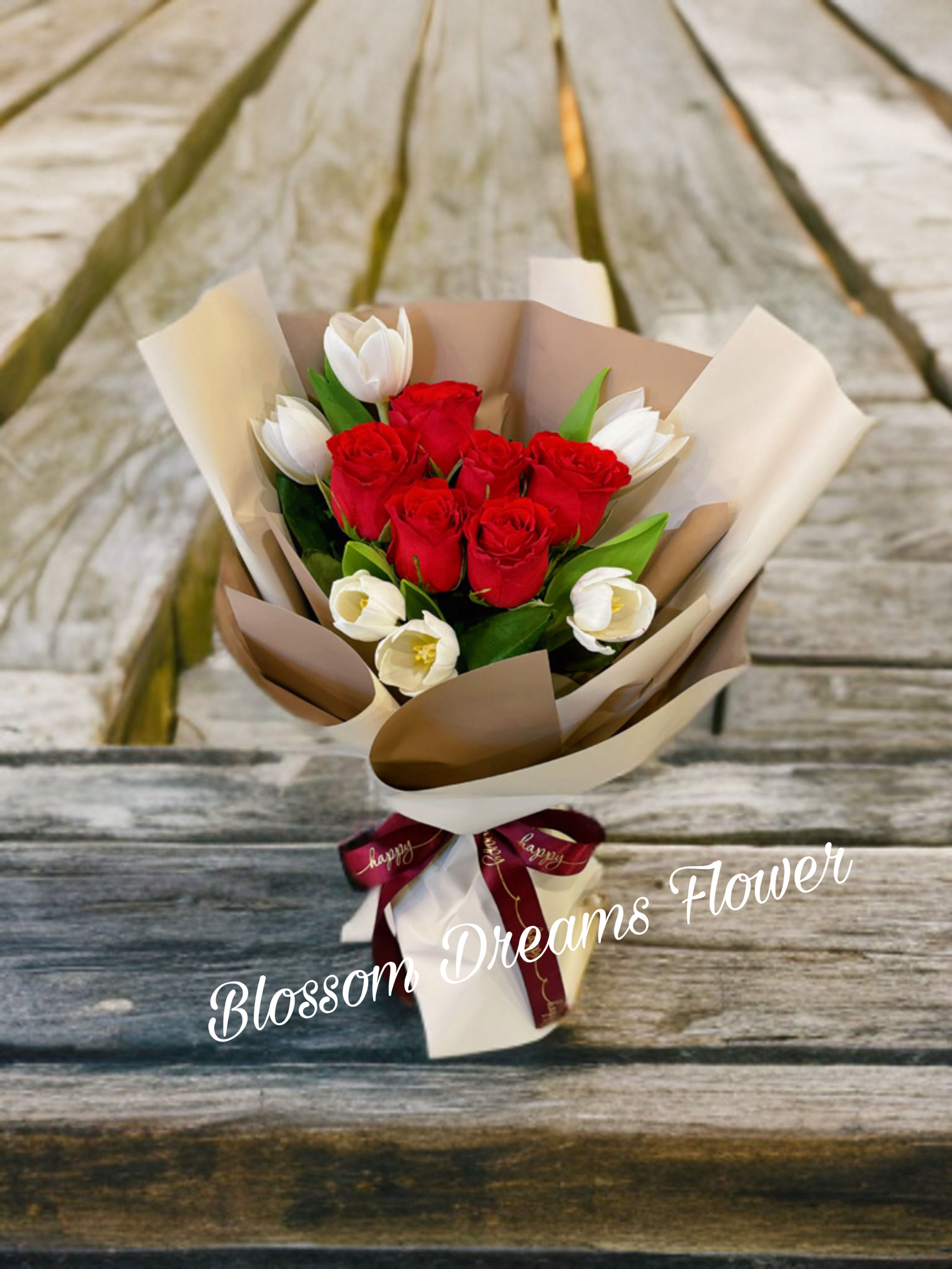 紅玫瑰＋白色鬱金香花束