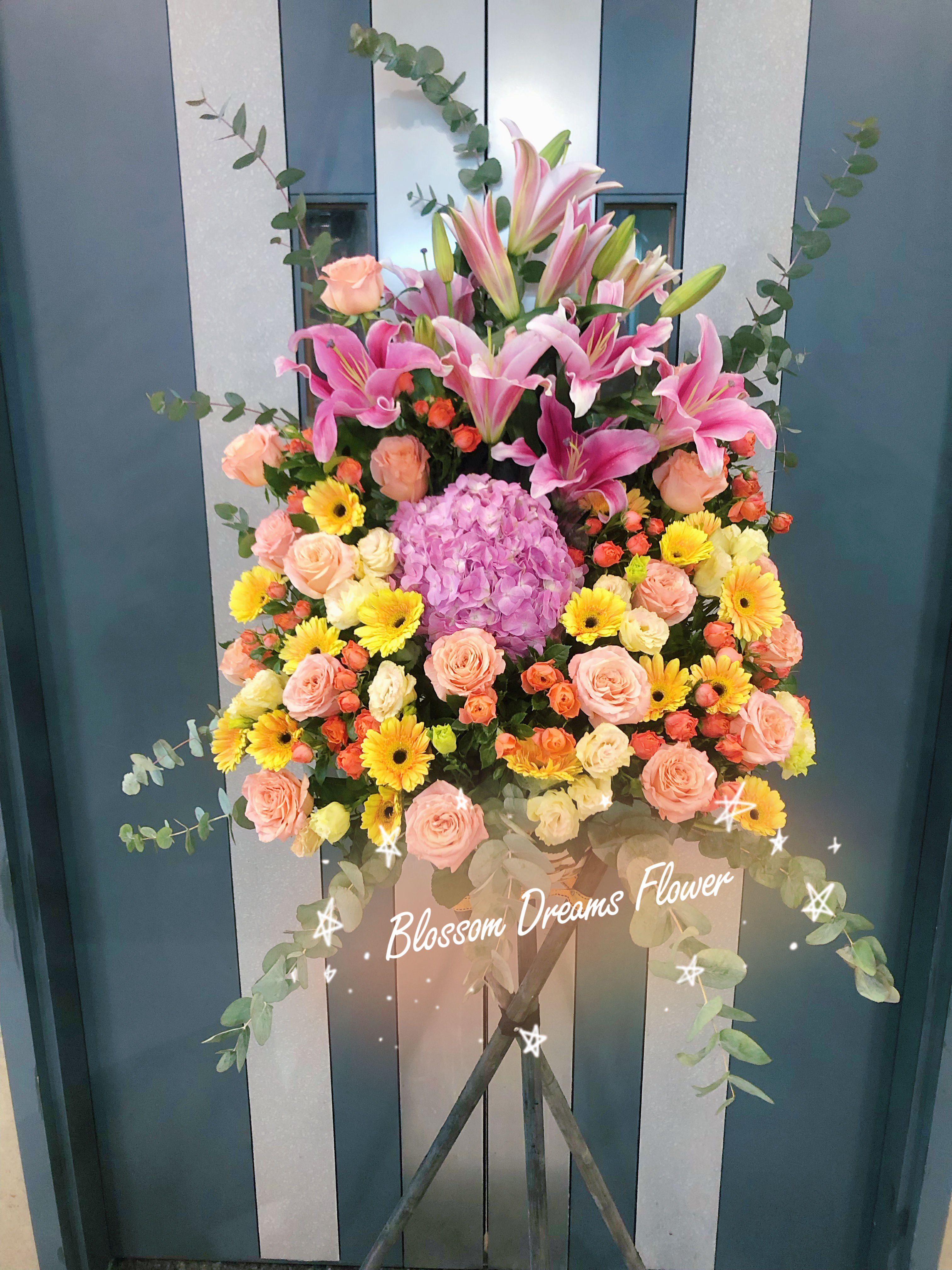 粉鏽球香檳黃鮮艷開張花籃