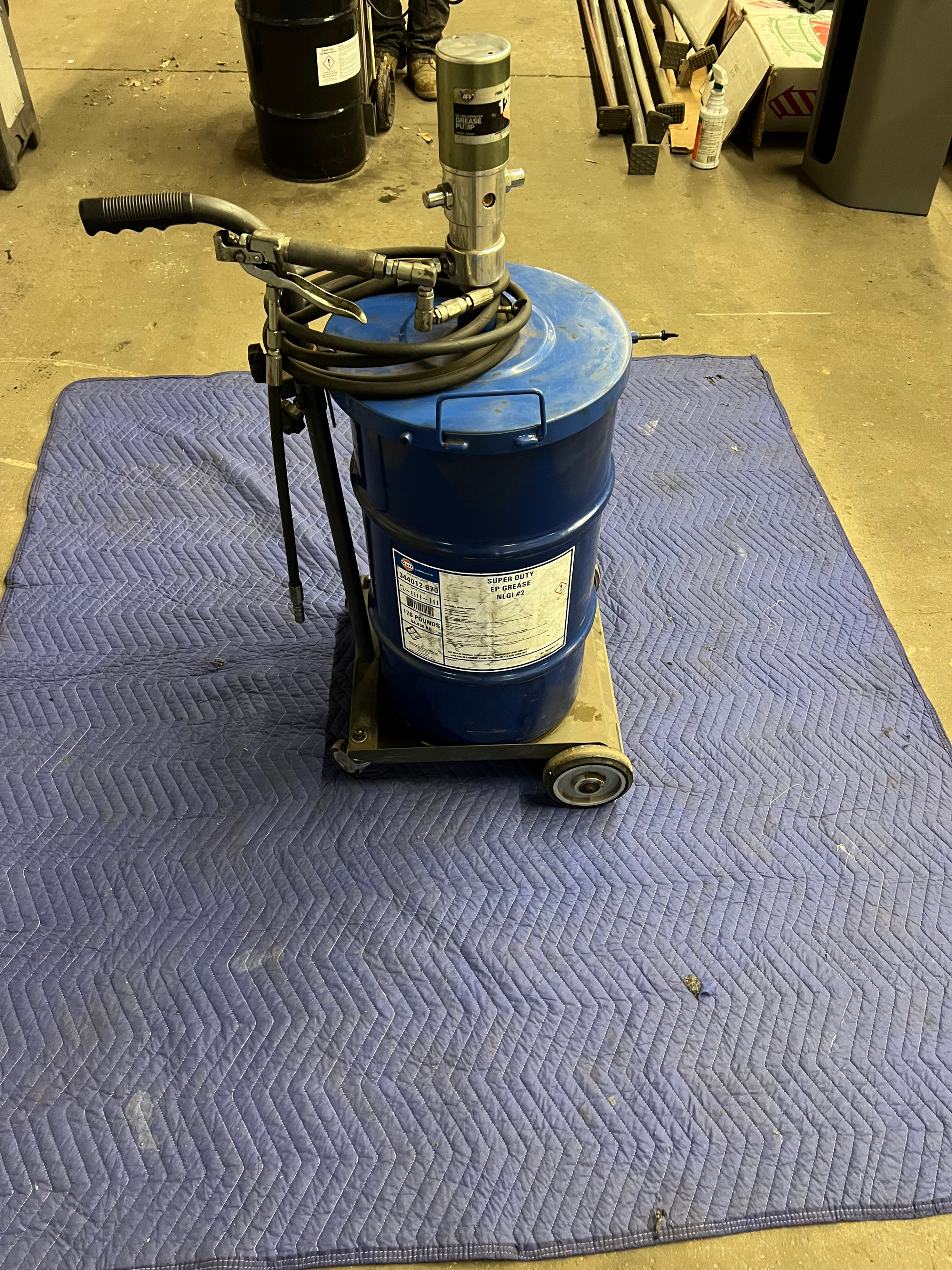 30 Gallon Grease gun(air) 1 year old, nice shape