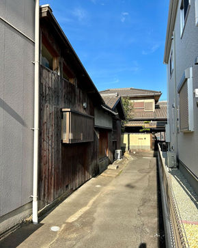 加古川の家、焼杉張替え工事④1階の一部を張替え