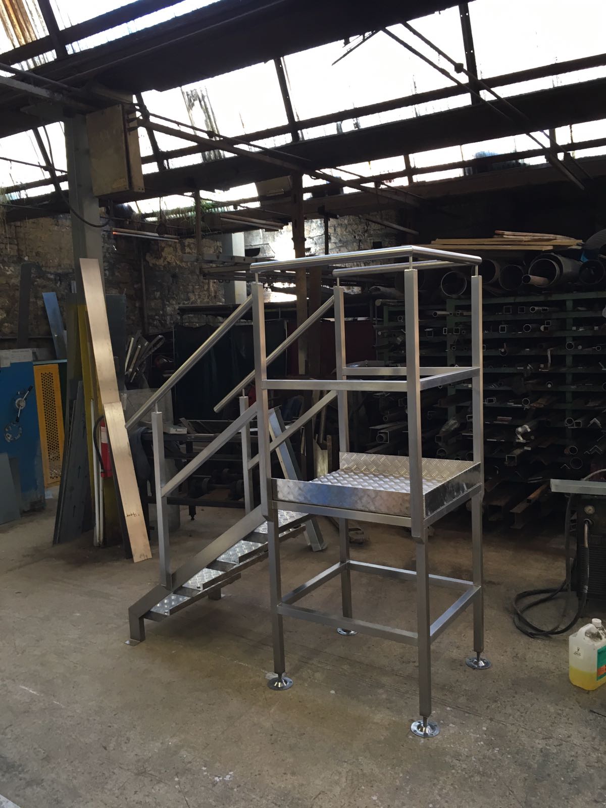 Aluminium platform and steps
