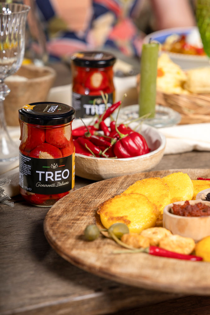 Photo d'une table avec des produits italiens