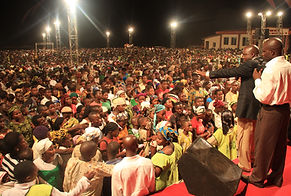 Apostle Paul ministers to the hungry & thirsty souls at Ifo Crusade.jpg