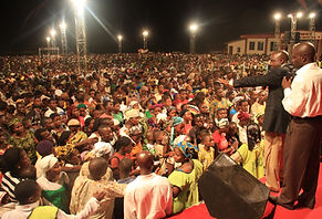 Apostle Paul ministers to the hungry & thirsty souls at Ifo Crusade.jpg