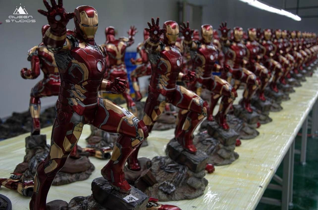 Queen Studios - Marvel Licensed 1/4th Scale Iron Man MK43
