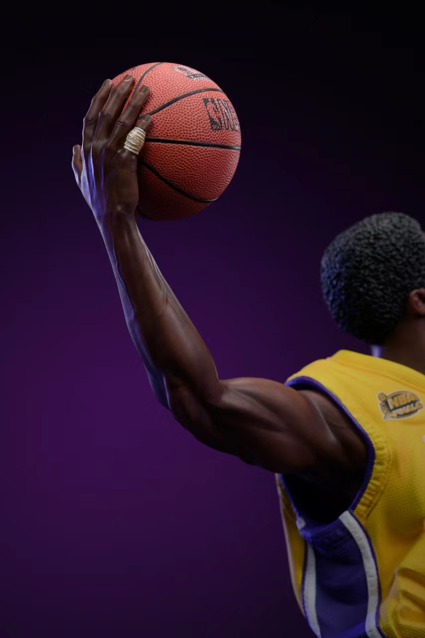 Thumbnail: Chao She Studio - Kobe Bryant Statue