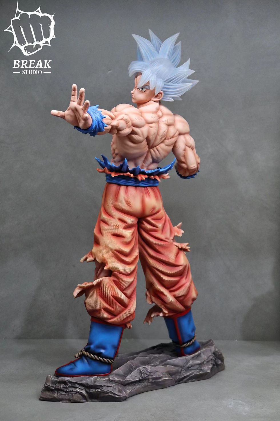 Thumbnail: Break Studio - Dragon Ball 1/4th Scale Ultra Instinct Goku (Two Headsculpt)