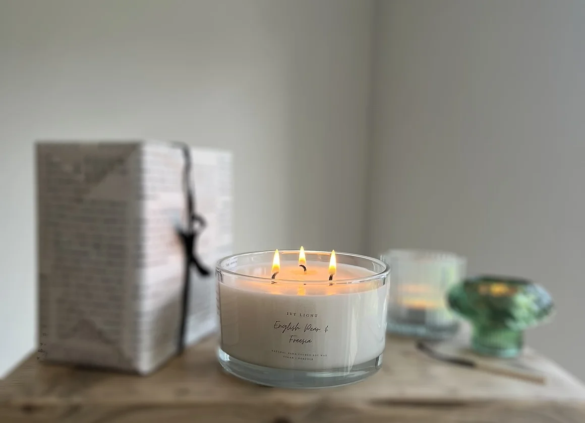 English Pear & Freesia - Large 3 Wick Candle