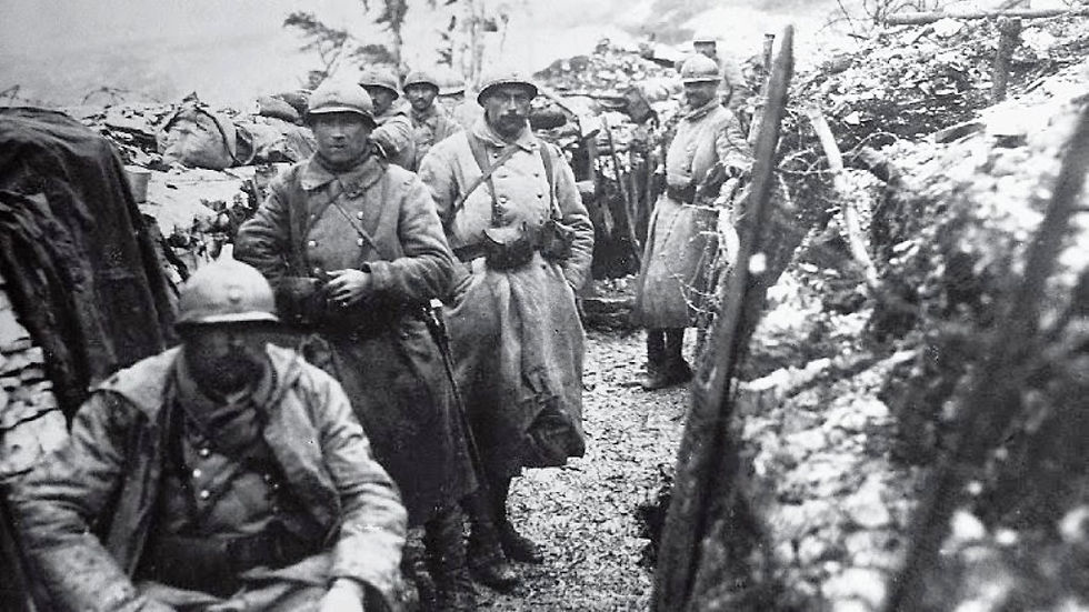 Soldati italiani in una trincea del Carso nella Prima Guerra Mondiale