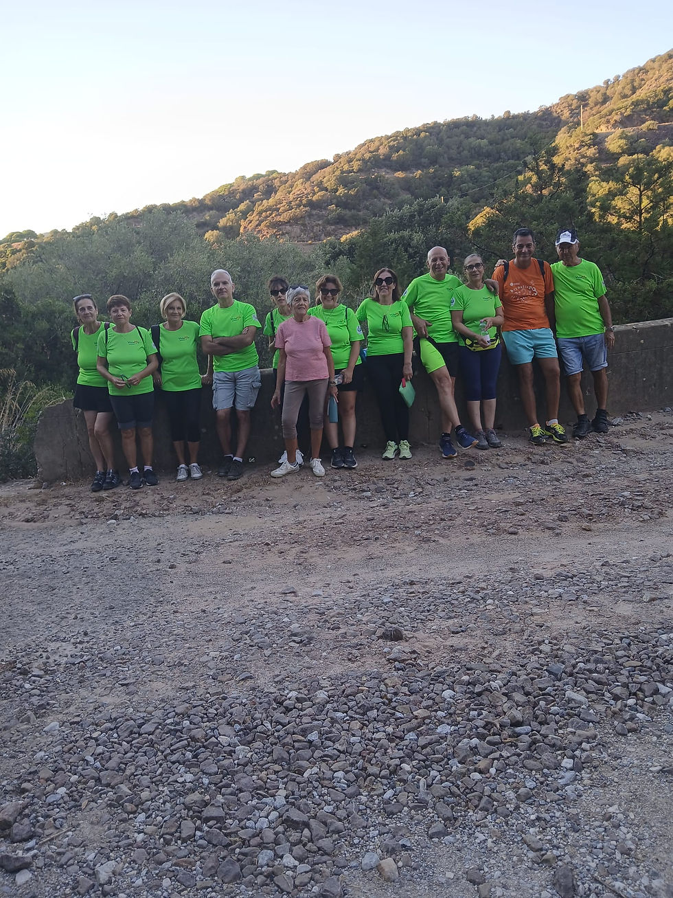 Il Gruppo di Cammino di ViviAmo Buggerru durante una delle uscite sul territorio.