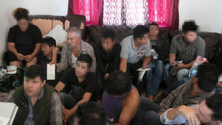 HALLAN A 62 INDOCUMENTADOS EN UNA CASA EN TEXAS