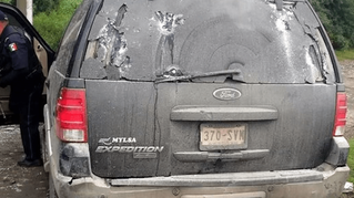 TRAS PERSECUCIÓN, QUEMAN PATRULLA DE LA POLICÍA EN YEHUALTEPEC, PUEBLA