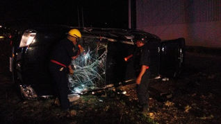 Bebé y su madre, lesionados de gravedad en accidente