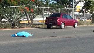 Muere en su intento de cruzar el periférico