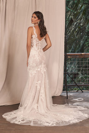 Lillian West 66292 Detachable bell sleeves. Adorned with tonal beaded and sequined lace appliques and finished with Chantilly lace covered buttons on cuffs. Paired with style 66292SL..
Lillian West Bridal Stockists in Northern Ireland