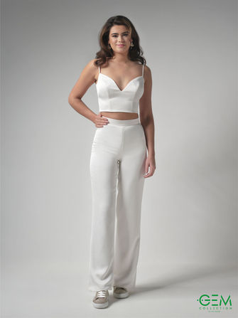 A lovely pair of bridal trousers made of ivory colour, matte satin. They are straight fit and have a zipper fastener and pockets.