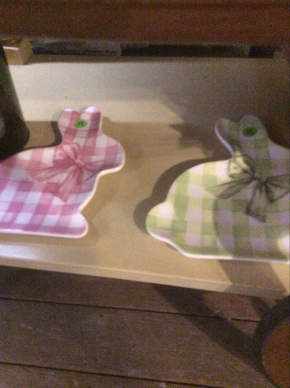 Plaid bunny plates