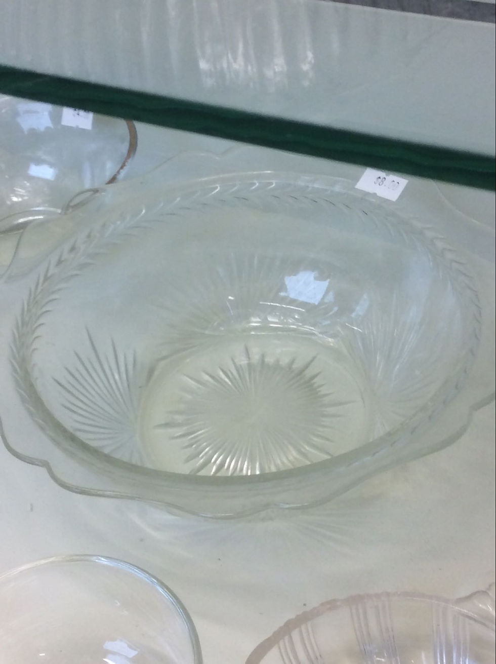 Glass bowl wavy edges