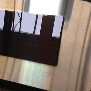 Hochglanzpolierte Spritzgussform in Nahaufnahme, zeigt makelloses Finish und fachmännische Polierkunst