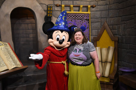 Tips For Adults Meeting Characters at Disney!