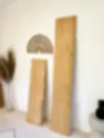 PLAN DE TRAVAIL ARTISANAL EN ÉPICÉA MASSIF AVEC BORDS DROITS OU LIVE EDGE POUR CUISINE ET BUREAU.