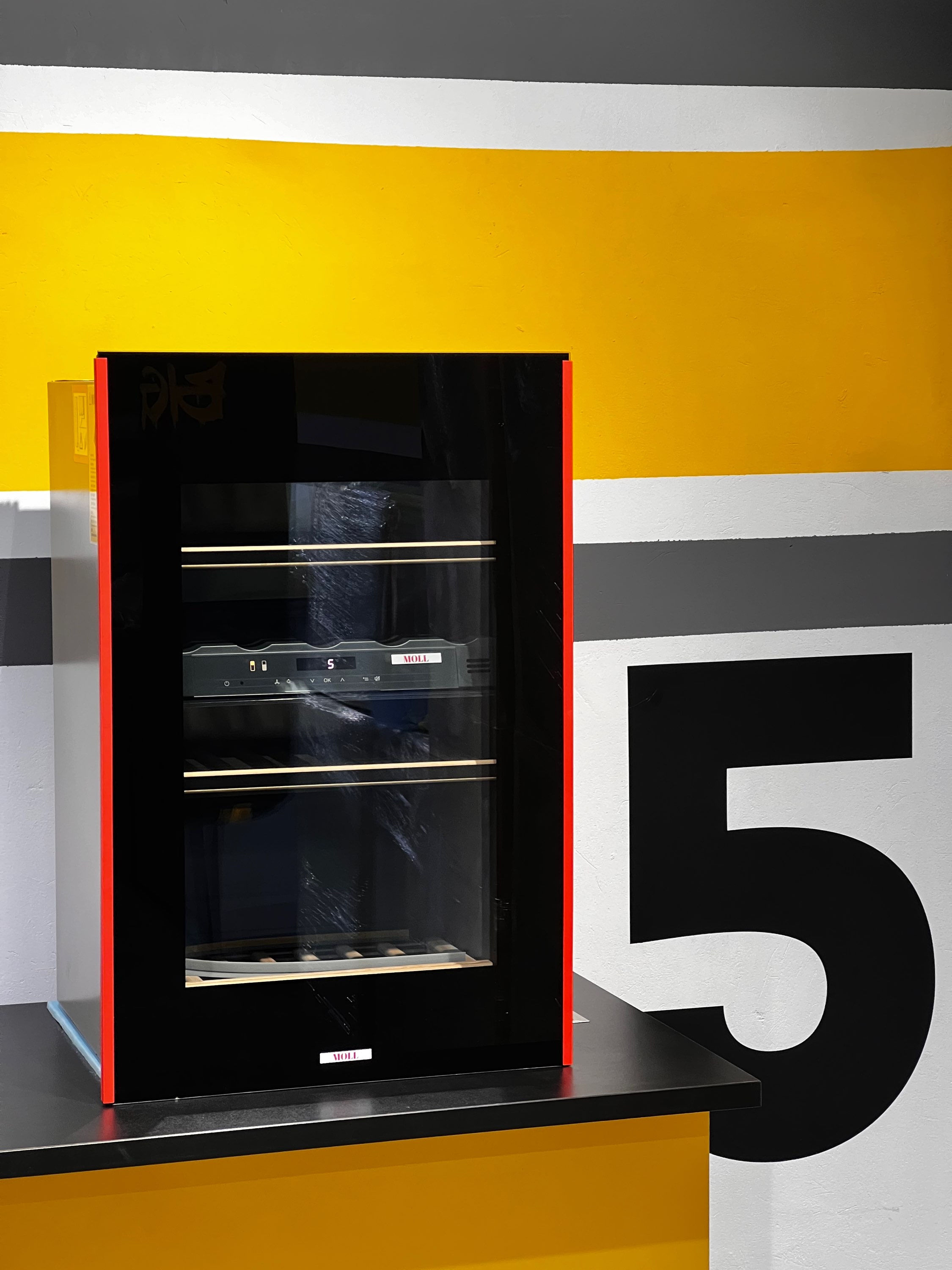 Винна шафа KWT 6422 iG