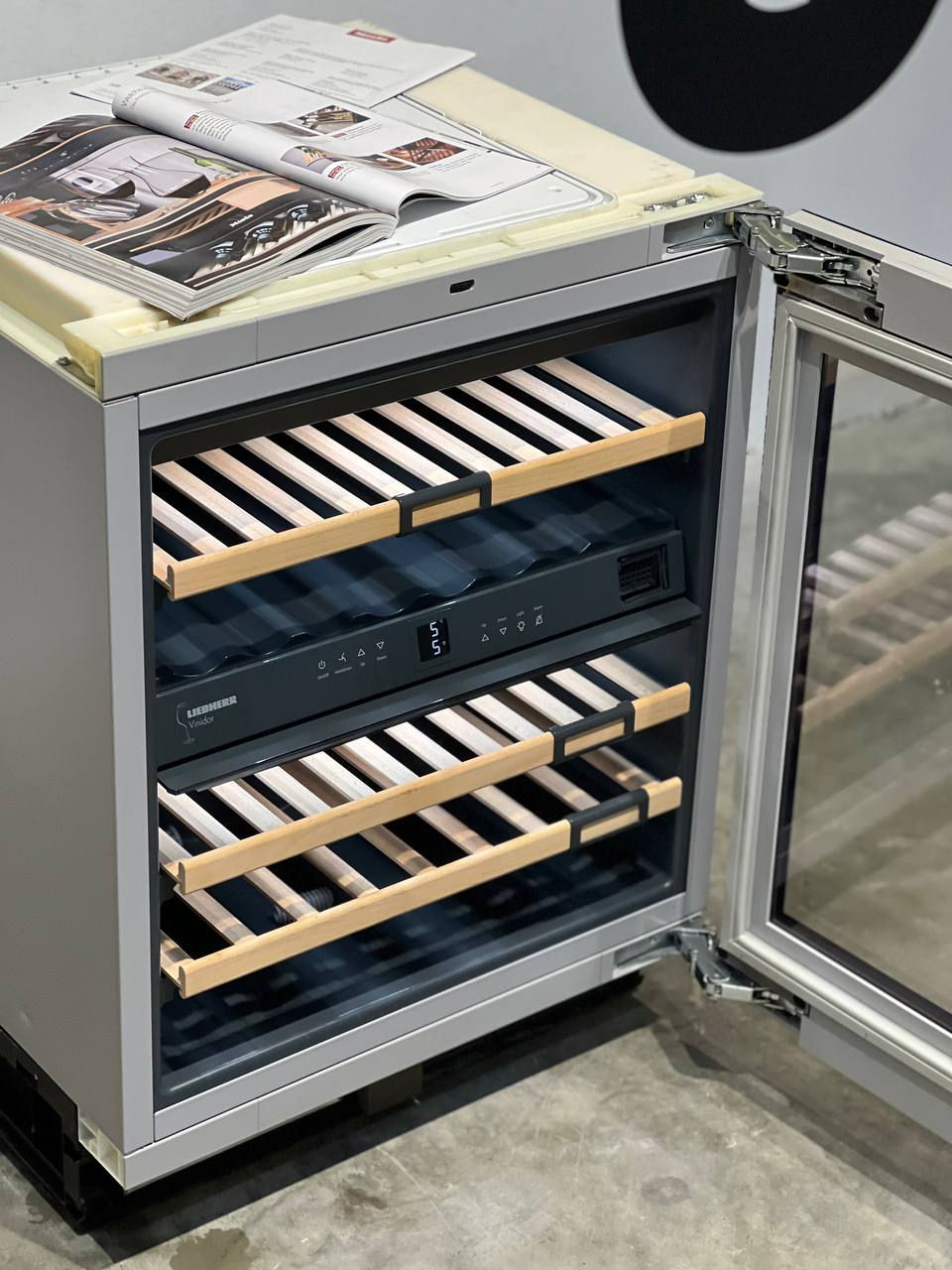 Прев'ю: Вбудована винна шафа LIEBHERR UWTgb 1682