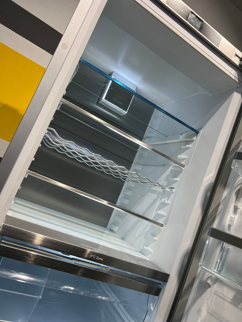 Miniatura: Топовий скляний холодильник KFN 4898