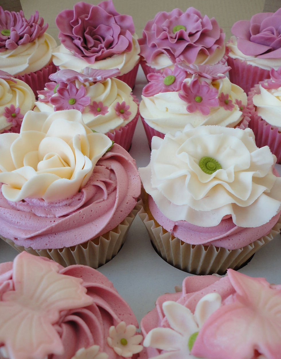 Vintage garden cupcakes