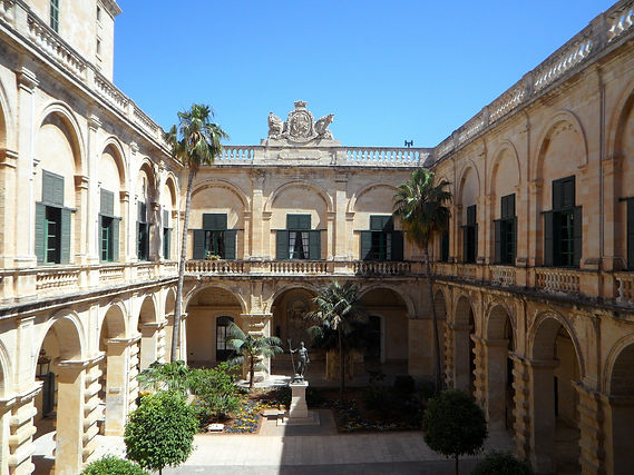 grand-masters-palace-116602_1920.jpg