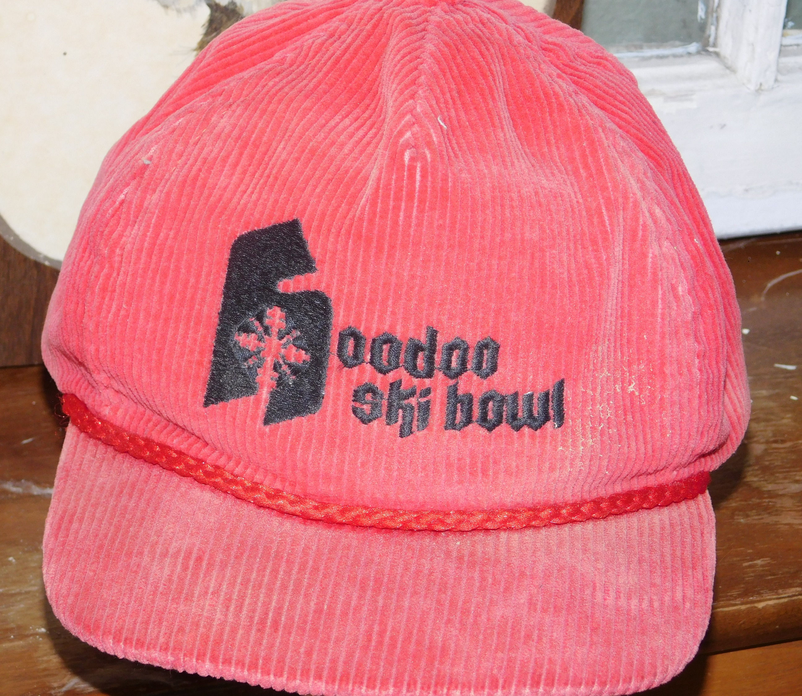 Hoodoo Ski bowl Portland Oregon Mt. Hood vintage hat red skiing boarding