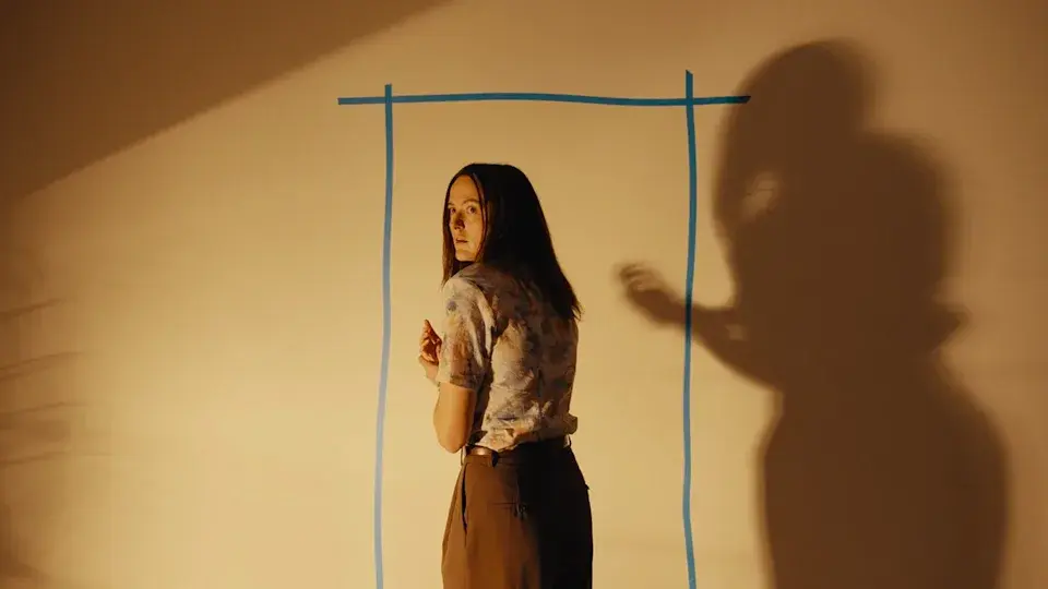 Mary (Renate Reinsve) discovers a door
