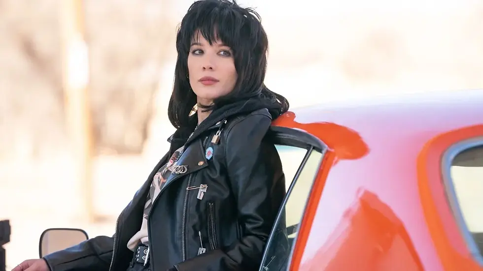 Mandy (Halsey) goes on the run
