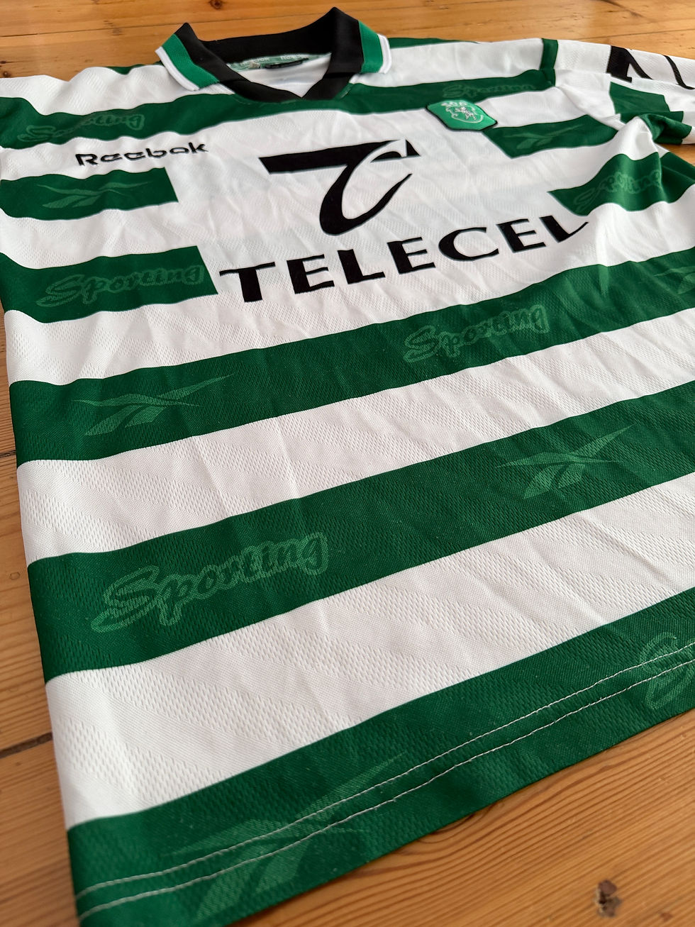 Thumbnail: Sporting CP 1999/00 Home Shirt