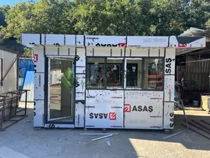Kompozit cepheli parapetli güvenlik kulübesi