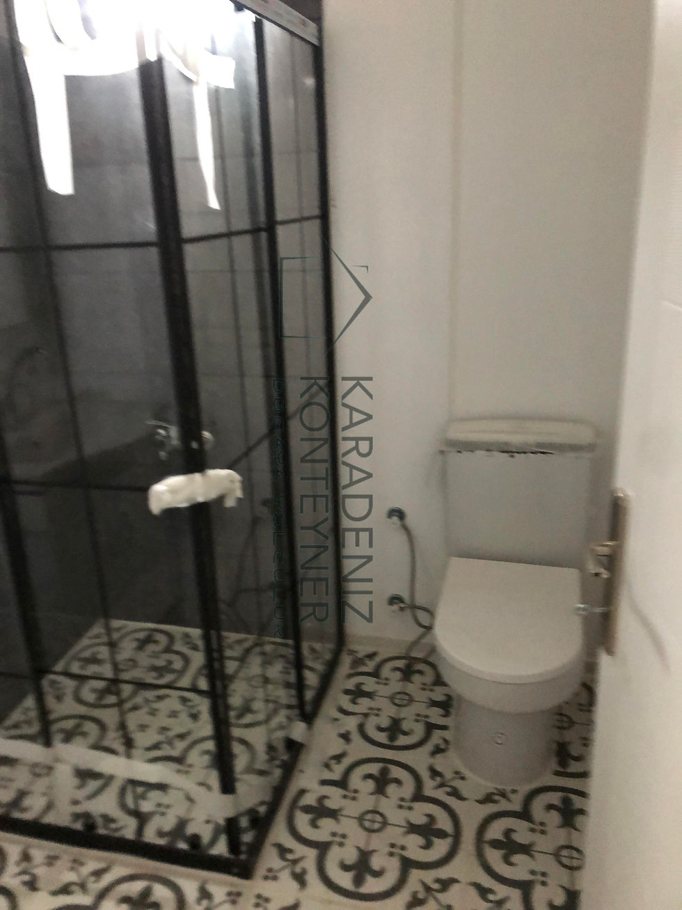 Küçük resim: Ahşap konteyner ev | 33 m² ahşap verandalı konteyner