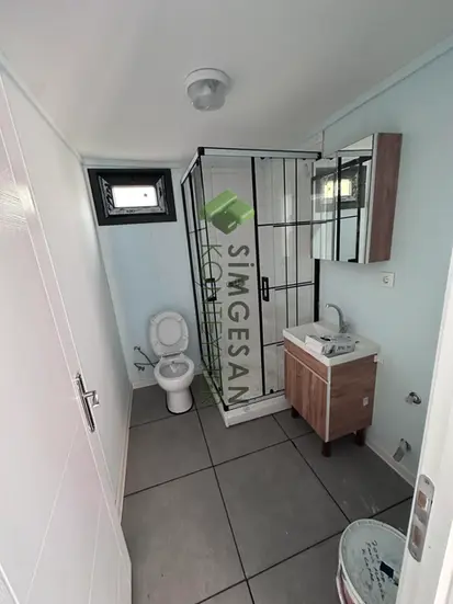Ev konteyneri banyo ve WC seramik zemin detayları
