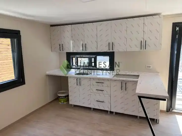 Konteyner ev mutfak alanı mermerit tezgah ve membran kapak detayları