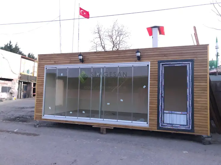 Modern ahşap kaplamalı konteyner kafe tasarımı