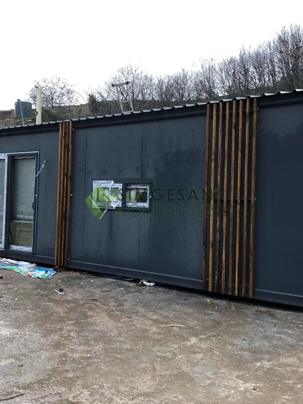 350x800 verandalı ahşap konteyner ev dış cephe görüntüsü