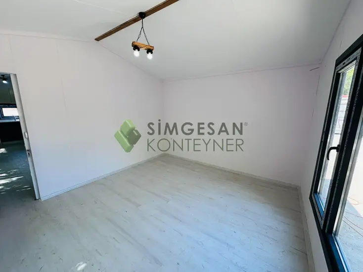 Modern LED aydınlatmalı konteyner ev iç mekan