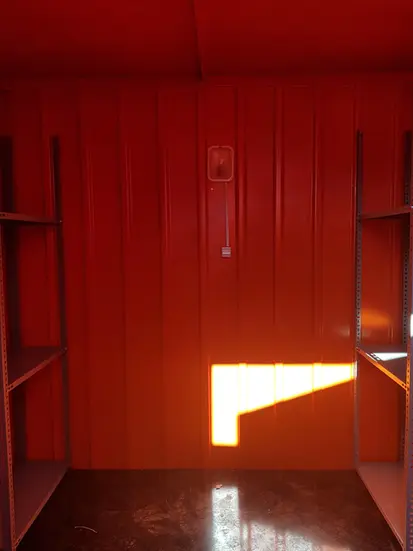 Raf sistemli afet depolama konteyneri