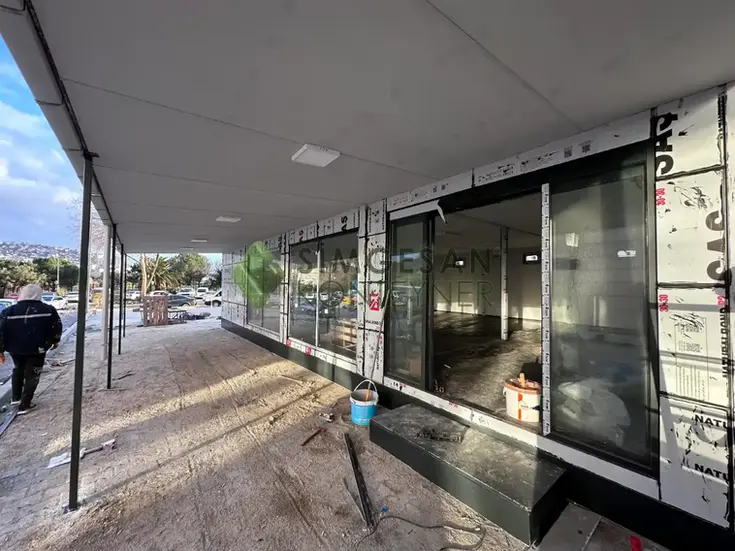 Modern tasarımlı büyük kafe konteyner