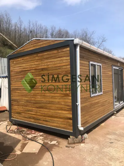 Üçgen çatılı ahşap konteyner ev tasarımı
