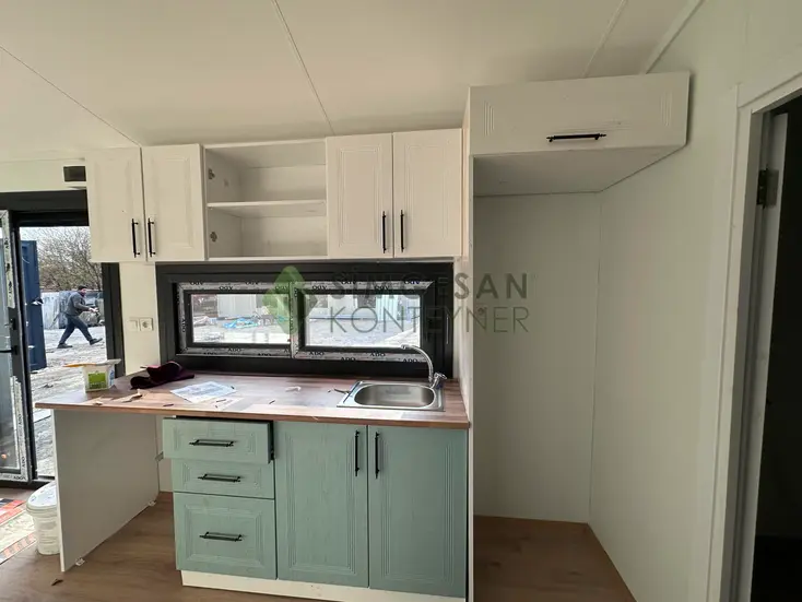 Modern LED aydınlatmalı konteyner ev iç mekan