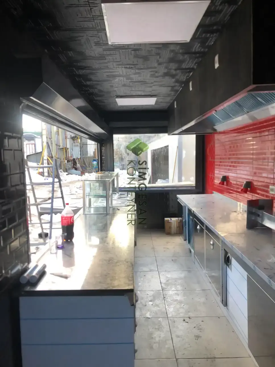 Simgesan cafe konteyneri iç mekan seramik zemin