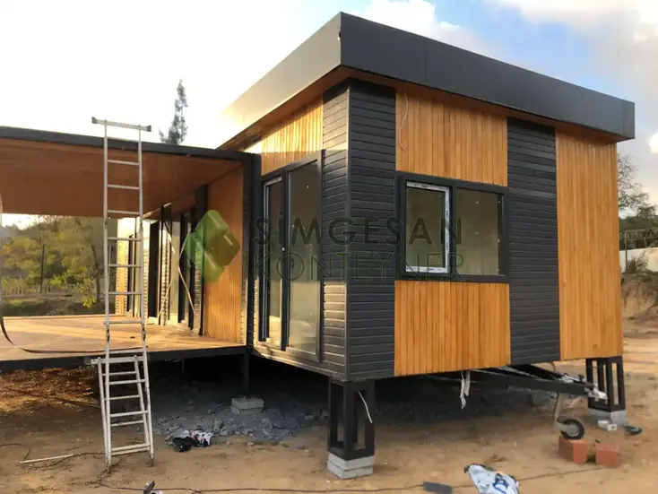 Doğayla uyumlu ahşap konteyner ev manzarası