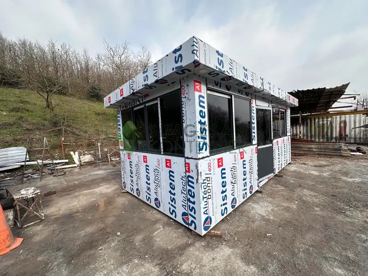 Kompozit kaplamalı güvenlik kabini modern tasarım