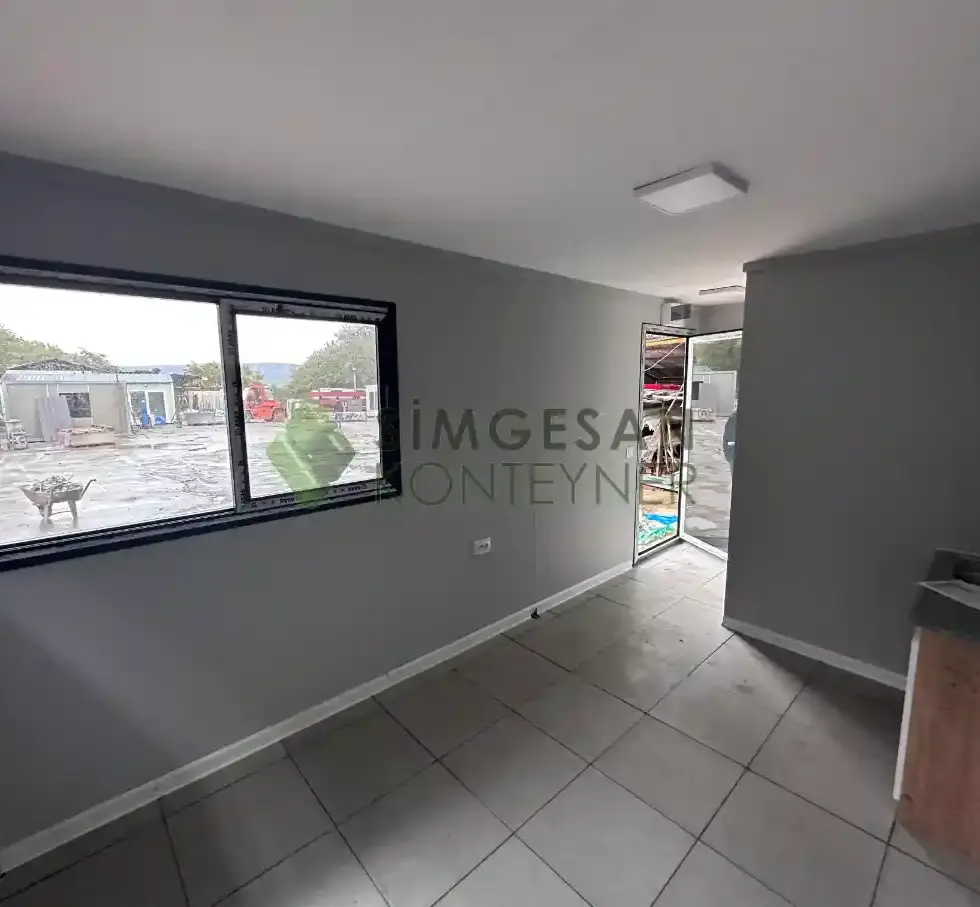 Betopan iç cephe kaplamalı güvenlik kabini iç mekan görünümü